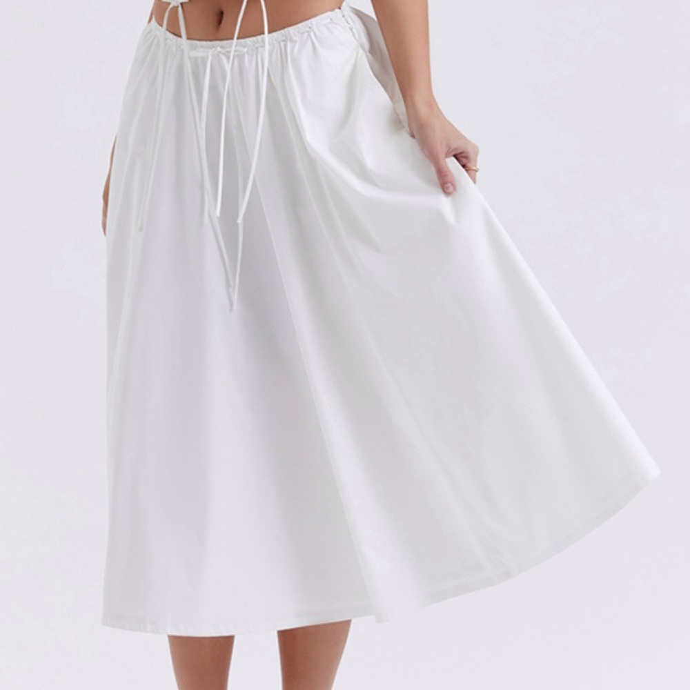 House of CB - Cora White Gathered Midi Skirt (Size M) - BRAND NEW WITH TAGS